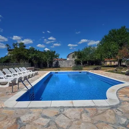 Authentic Istrian Casa With Pool Ideal For Families With Kids Or Group Of Friends Vikendica *