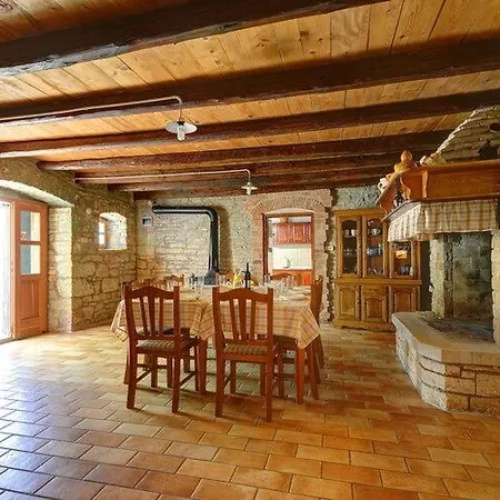 Authentic Istrian Casa With Pool Ideal For Families With Kids Or Group Of Friends Casa vacanze
