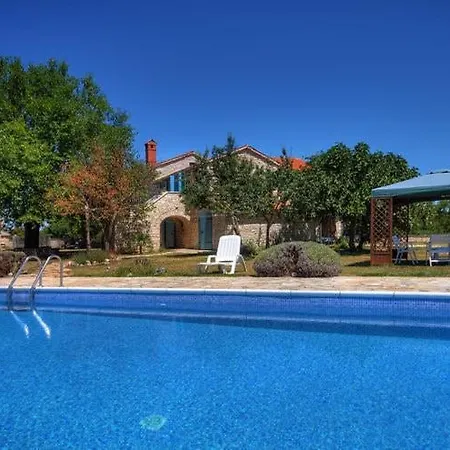 Vikendica Authentic Istrian Casa With Pool Ideal For Families With Kids Or Group Of Friends *